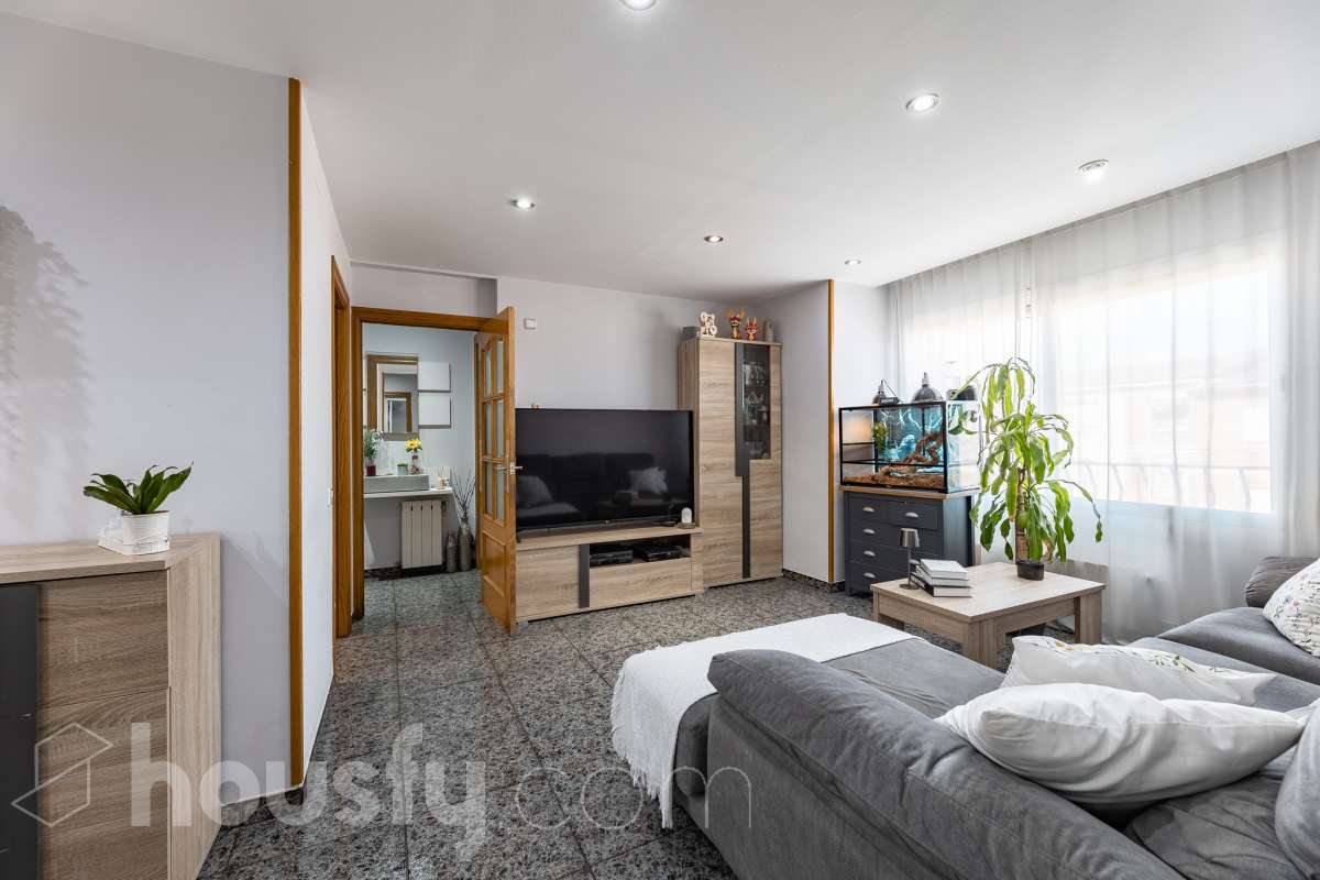Acogedor piso de 2 habitaciones, reformadoara entrar a vivir , en Can Rull.