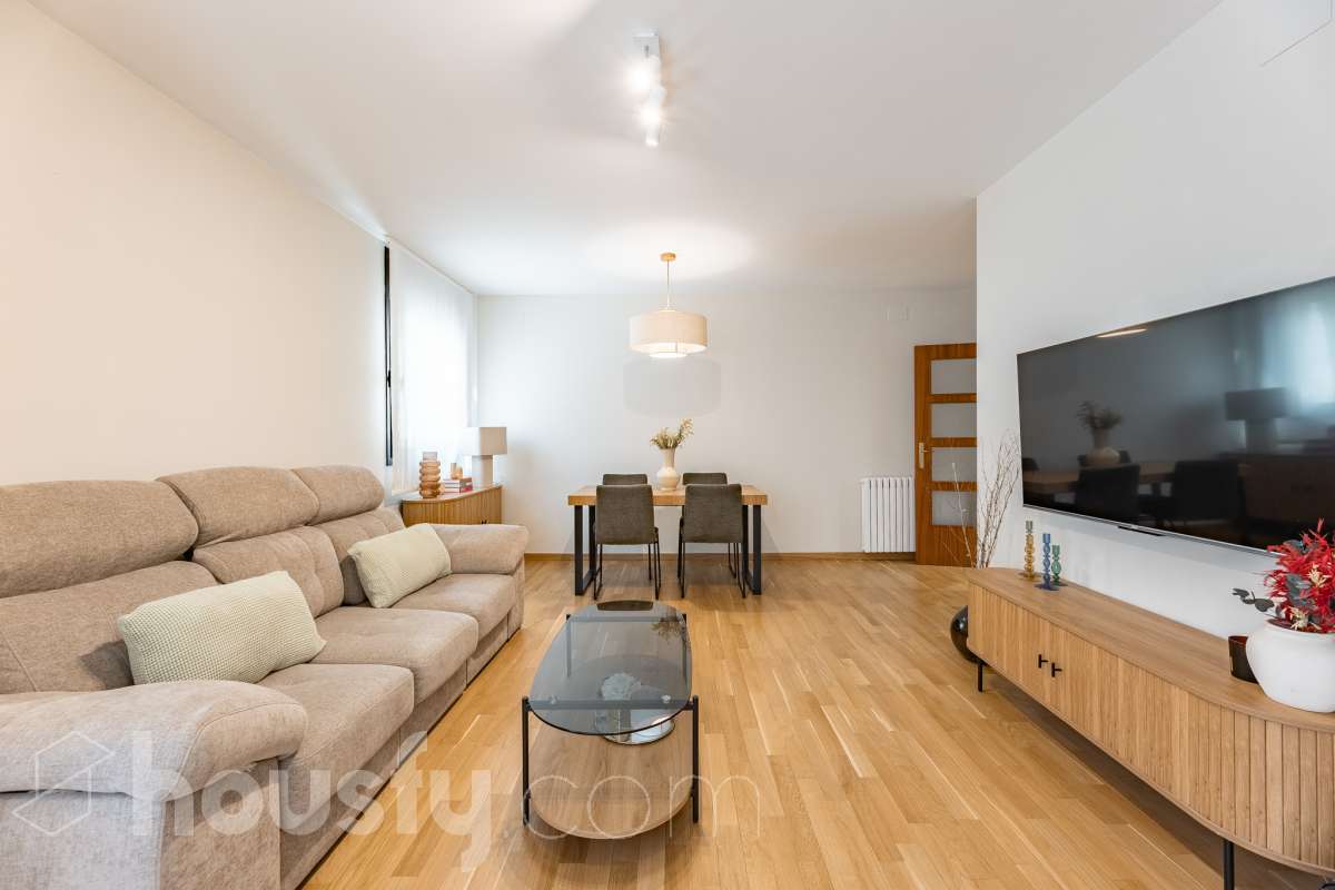 Espectacular piso totalmente reformado de 4 habitaciones con terraza y dos plazas de parking en pleno centro de Sabadell-3