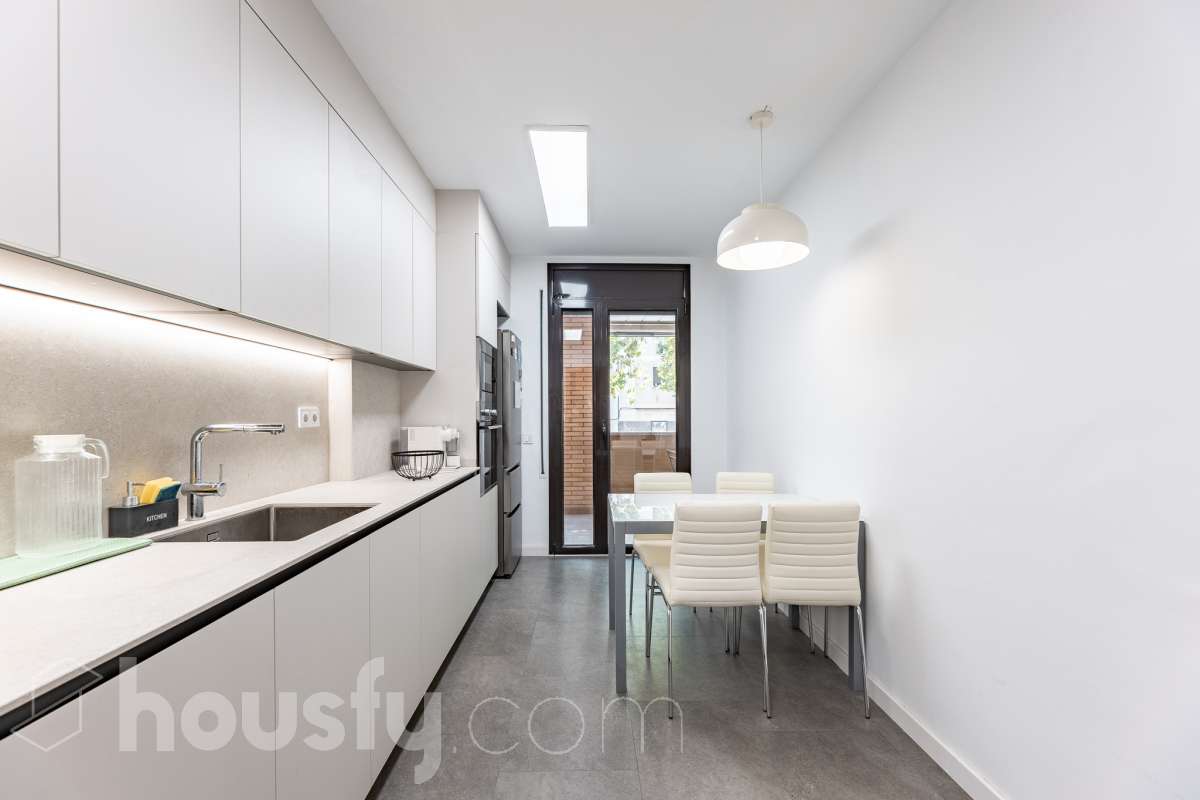 Espectacular piso totalmente reformado de 4 habitaciones con terraza y dos plazas de parking en pleno centro de Sabadell-10