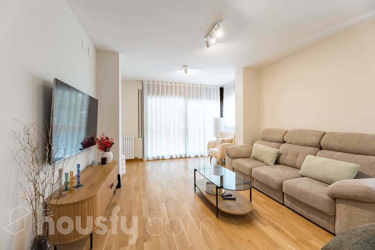 Espectacular piso totalmente reformado de 4 habitaciones con terraza y dos plazas de parking en pleno centro de Sabadell-2