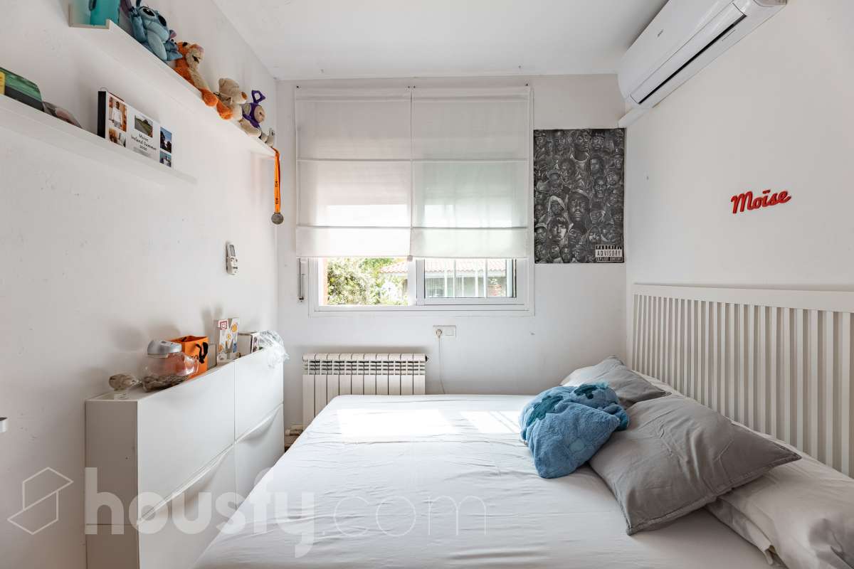 Exclusiva casa con piscina privada, parcela de 600 m² y placas solares en Sant Cugat-28