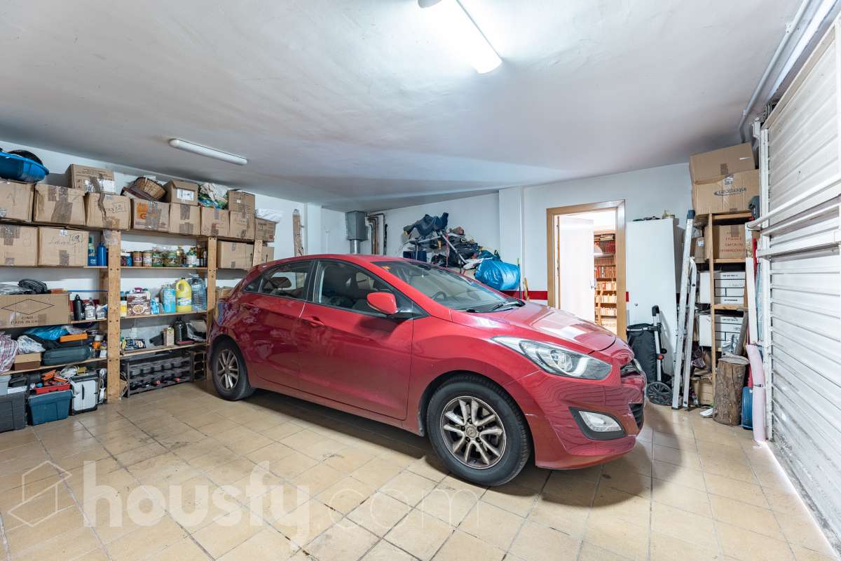 Exclusiva casa con piscina privada, parcela de 600 m² y placas solares en Sant Cugat-46