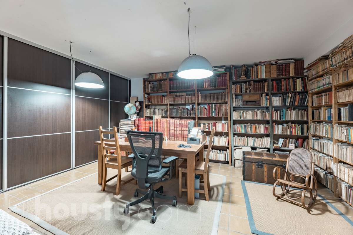 Exclusiva casa con piscina privada, parcela de 600 m² y placas solares en Sant Cugat-33