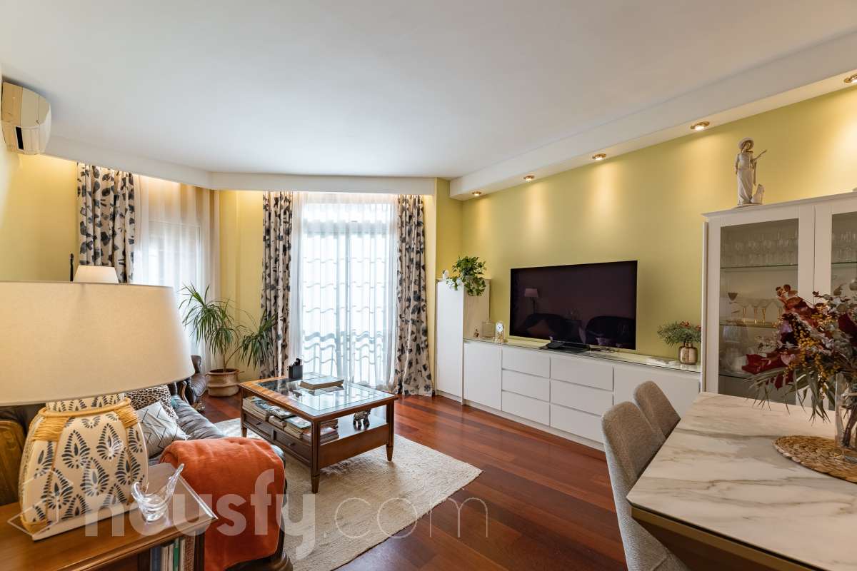 Piso exterior de 4 habitaciones con terraza privada y buhardilla en el Centro de Sant Feliu de Llobregat-3