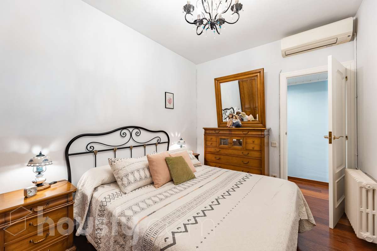 Piso exterior de 4 habitaciones con terraza privada y buhardilla en el Centro de Sant Feliu de Llobregat-7
