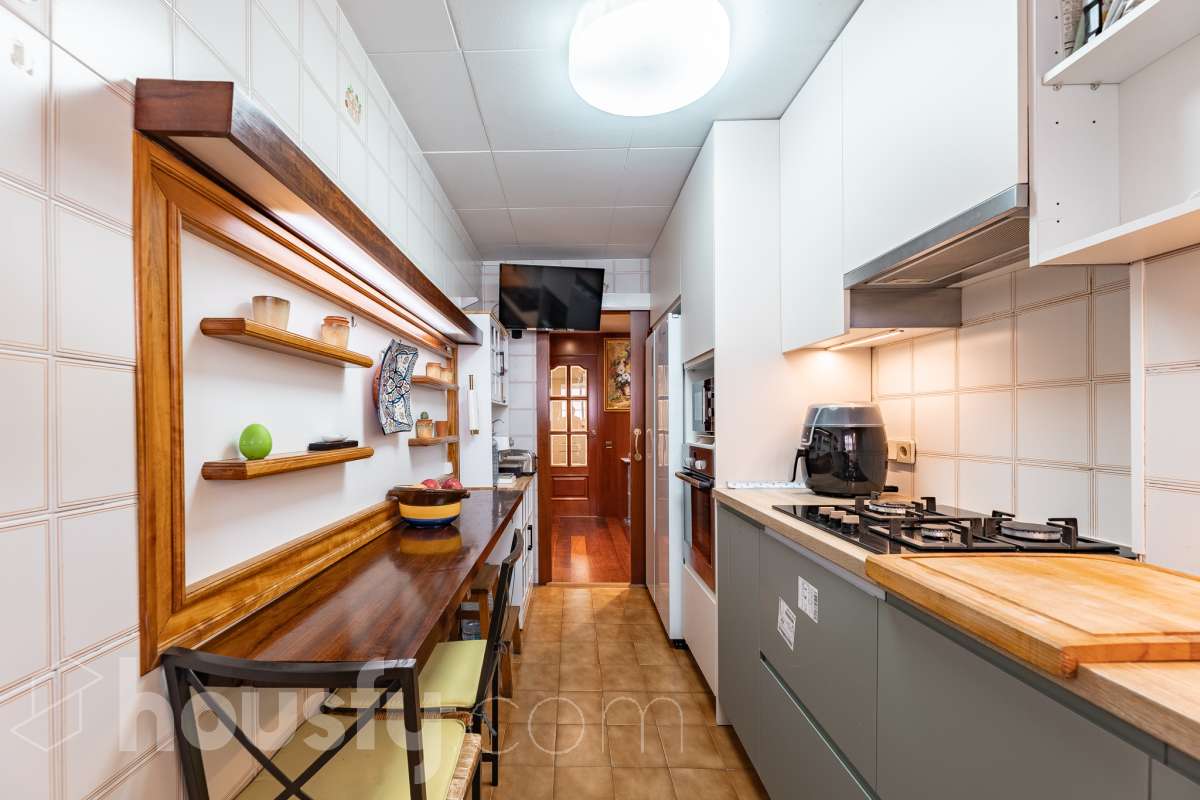Piso exterior de 4 habitaciones con terraza privada y buhardilla en el Centro de Sant Feliu de Llobregat-6
