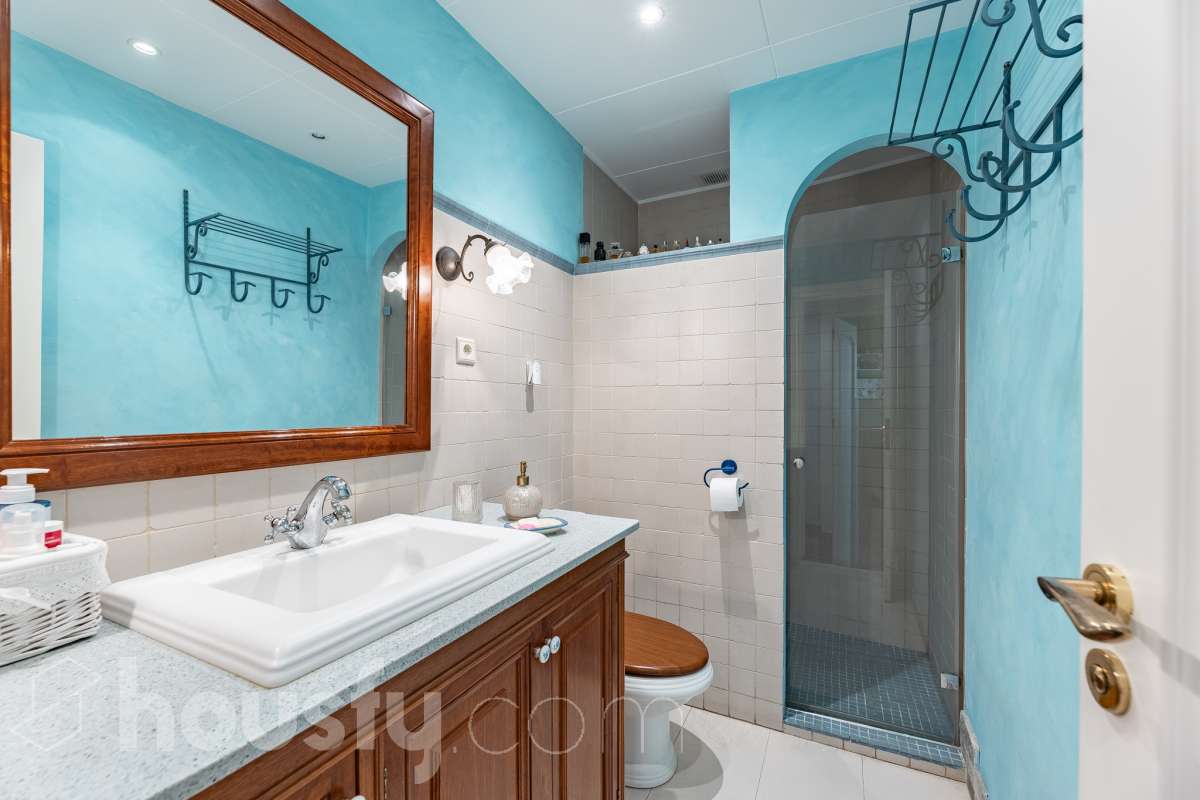 Piso exterior de 4 habitaciones con terraza privada y buhardilla en el Centro de Sant Feliu de Llobregat-15
