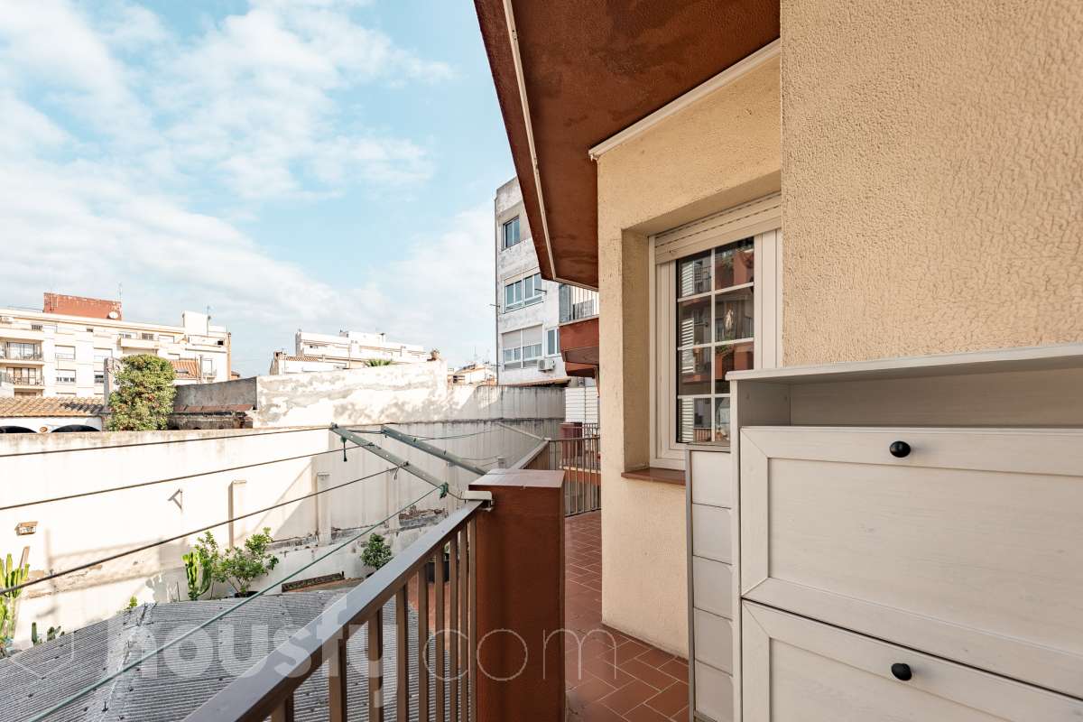 Piso exterior de 4 habitaciones con terraza privada y buhardilla en el Centro de Sant Feliu de Llobregat-25