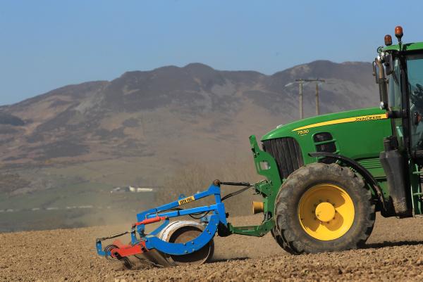 New tractors top 1,800 registrations