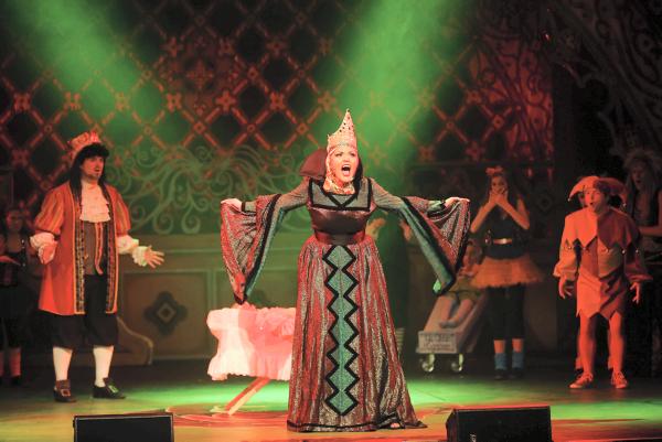 The Inside Track on Ireland's Pantos