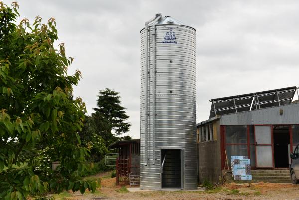 20t feed bin cuts down workload