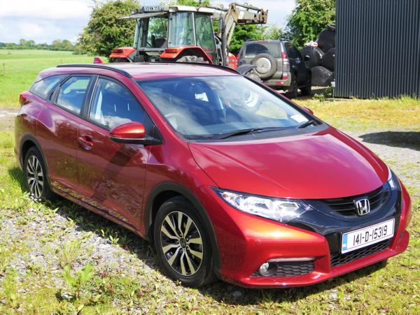 Style, space and economy in Civic Tourer