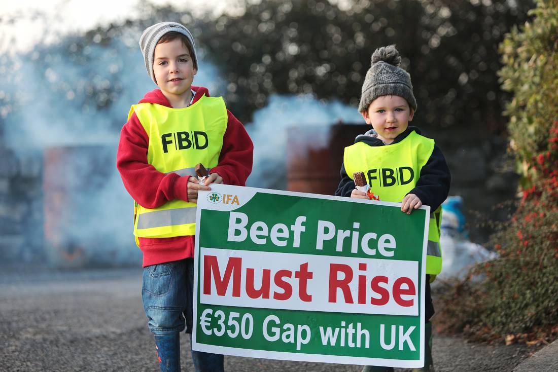 Pictures: Scenes from the IFA beef protests around the country 