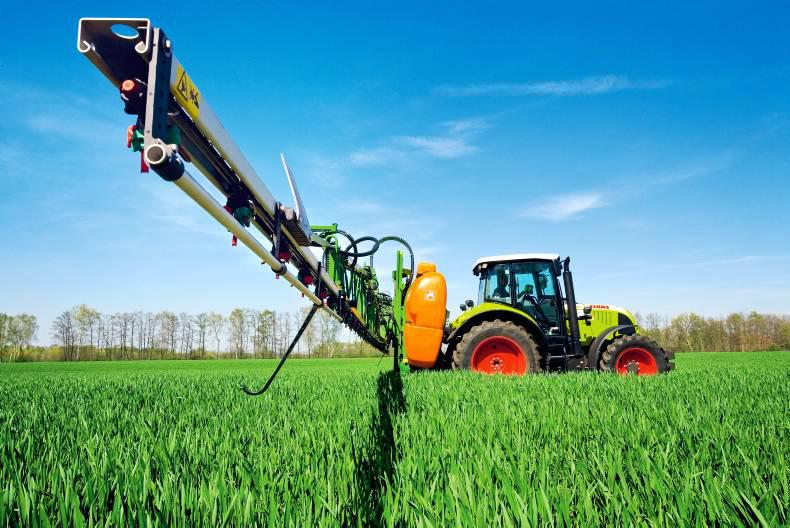 Sprayers set for the arena at Crops and Spraying 2015