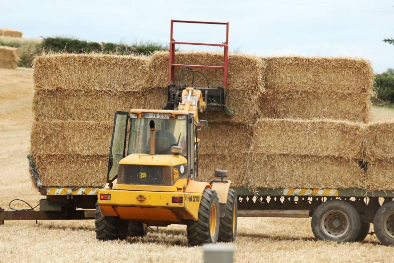 Tie down loads for safety on the roads Premium