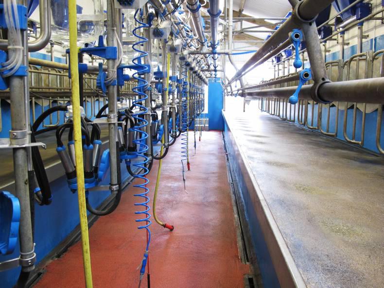 Managing chlorine levels in equipment wash water