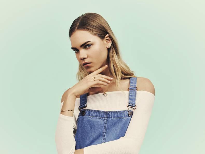 How to layer jewellery this summer