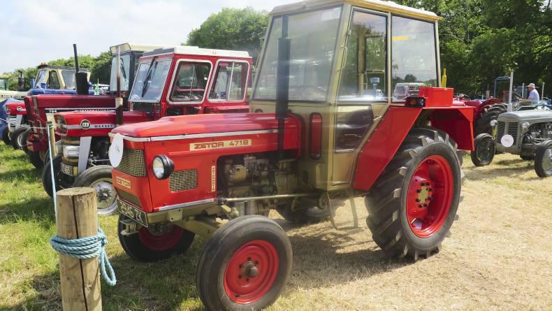 The sun shines on Innishannon rally