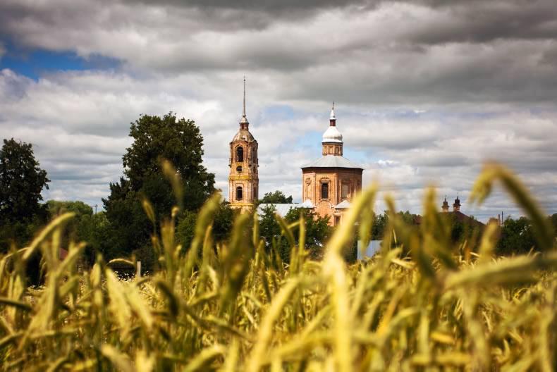 Russia officially extends Western food ban until 2018