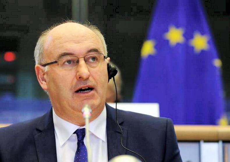Listen: 'good old-fashioned Roundup should be used in normal way' - Phil Hogan