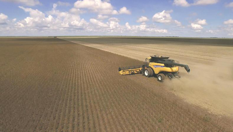 New Holland sets new soya bean harvesting record