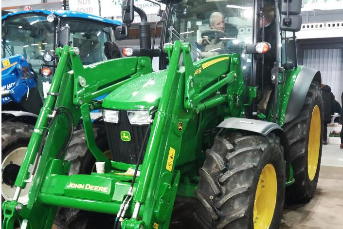 Dairy show debut for diesel-only Deere