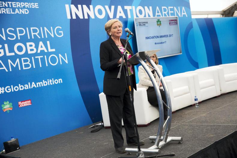 Opposition parties continue to call for Tánaiste to resign