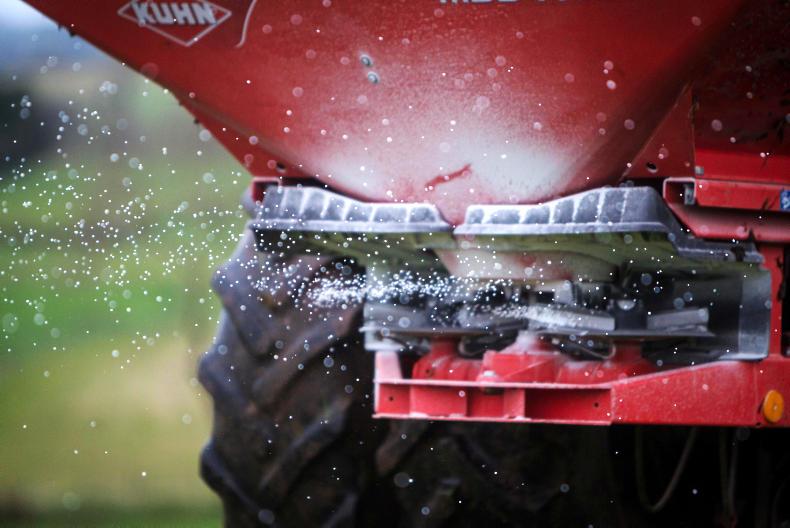 How to handle big and small bags of fertiliser