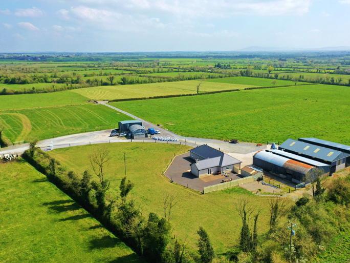 Model Limerick farm has modern sheds and house - Vimarsana News