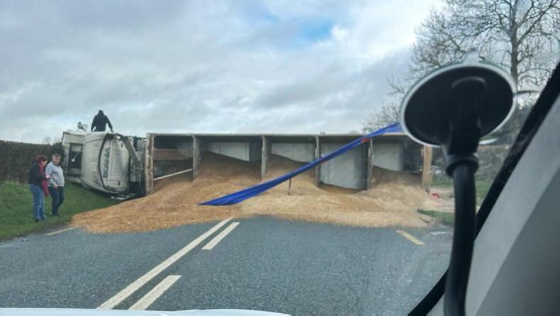 Grain lorry overturns in Meath - Vimarsana News