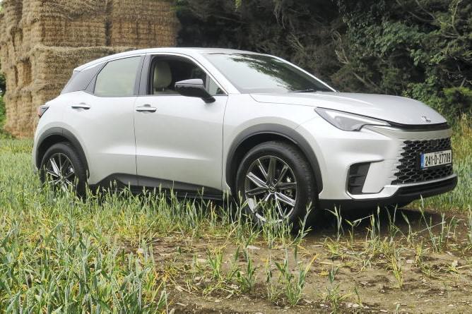 Comparison of compact SUVs with a touch of hybrid