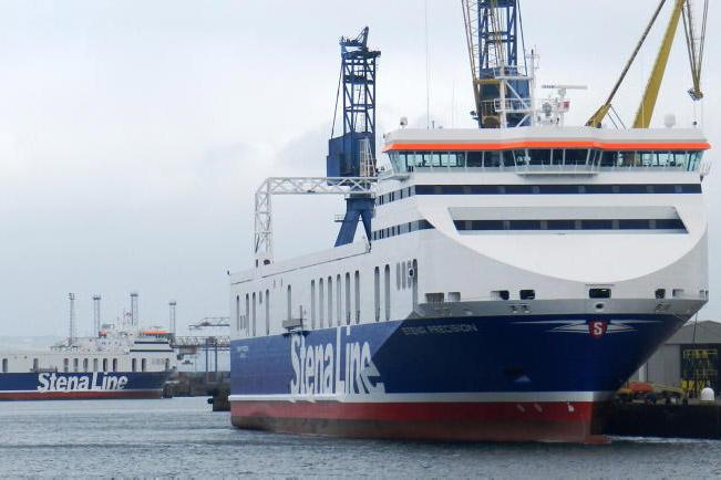 Withdrawal of major calf export service could 'cause difficulties' - Minister