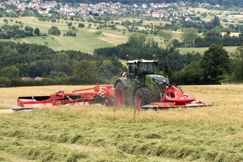 Kuhn roll out the latest in grass equipment