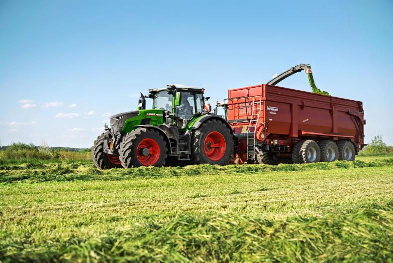 Fendt takes wraps off new 800 Vario tractor series