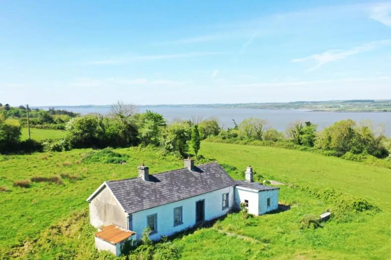 Farm with panoramic views over the Shannon Estuary