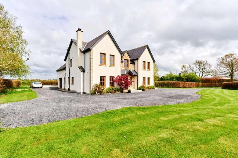 Prestigious estate with family home for €1.2m
