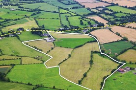 Two versatile farms for agricultural or equestrian purposes