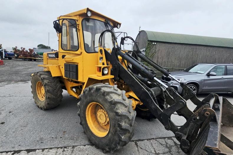 1990 Volvo L30 loader makes €15,000 at Carlow auction
