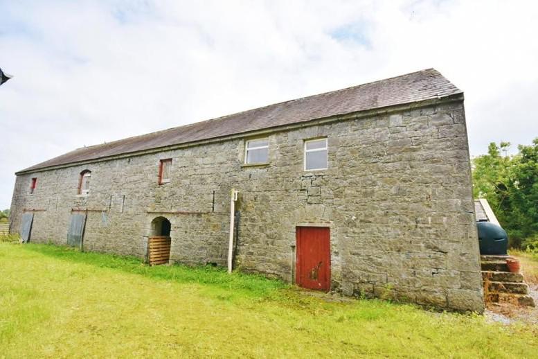 Traditional house and yard with lots of character in Co Kerry