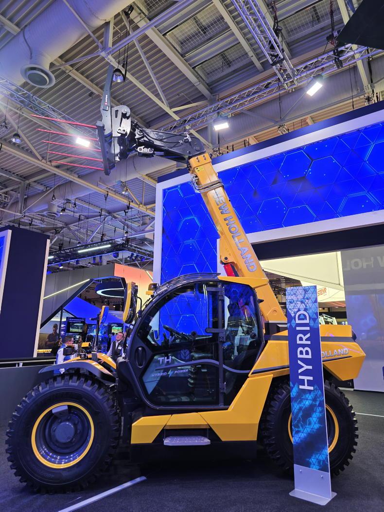 New Holland unveil hybrid electric/methane telehandler
