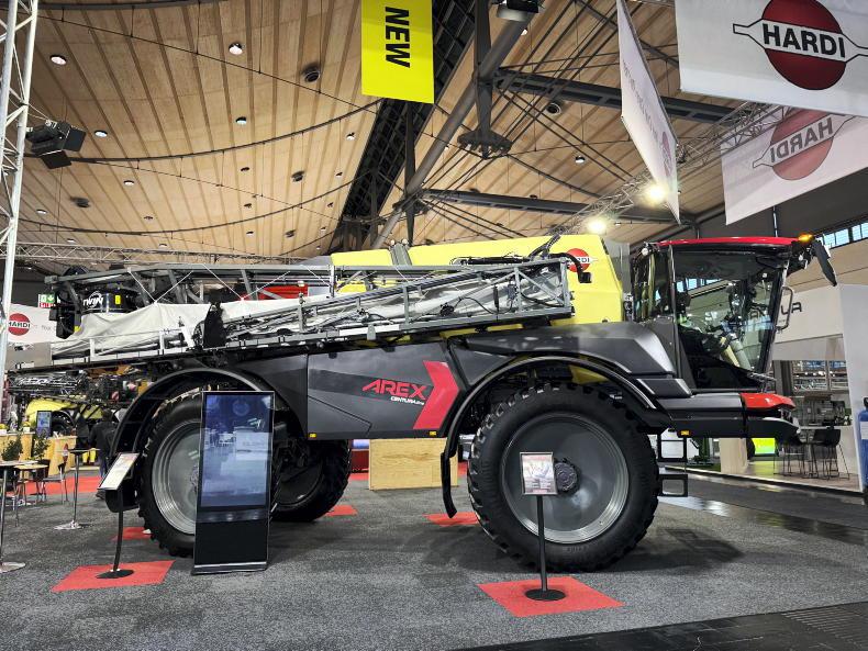 Agritechnica: Self-propelled Hardi gets front-mounted cab