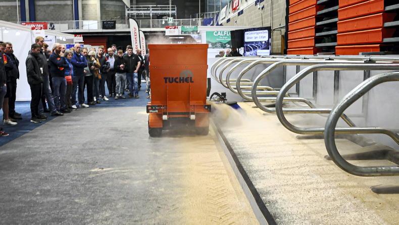 Cubicle cleaning demo draws the crowd at Dairy Day