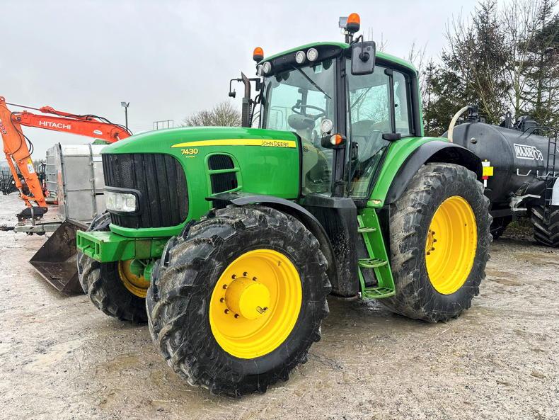 2007 John Deere 7430 scoops €36,000 at auction