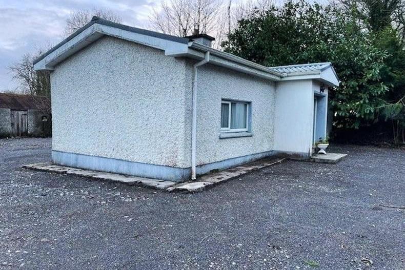 Compact Gortloney farm with a guide of €350,000  