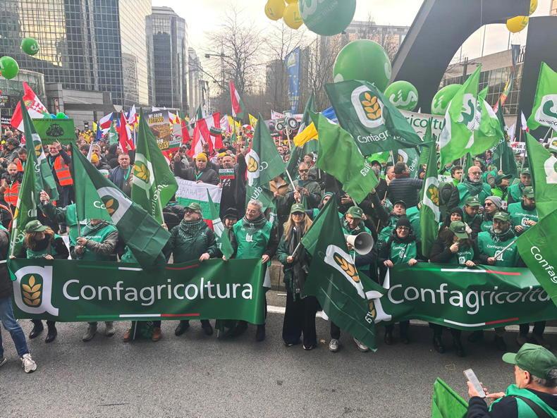 Live: Farmer protest in Brussels 