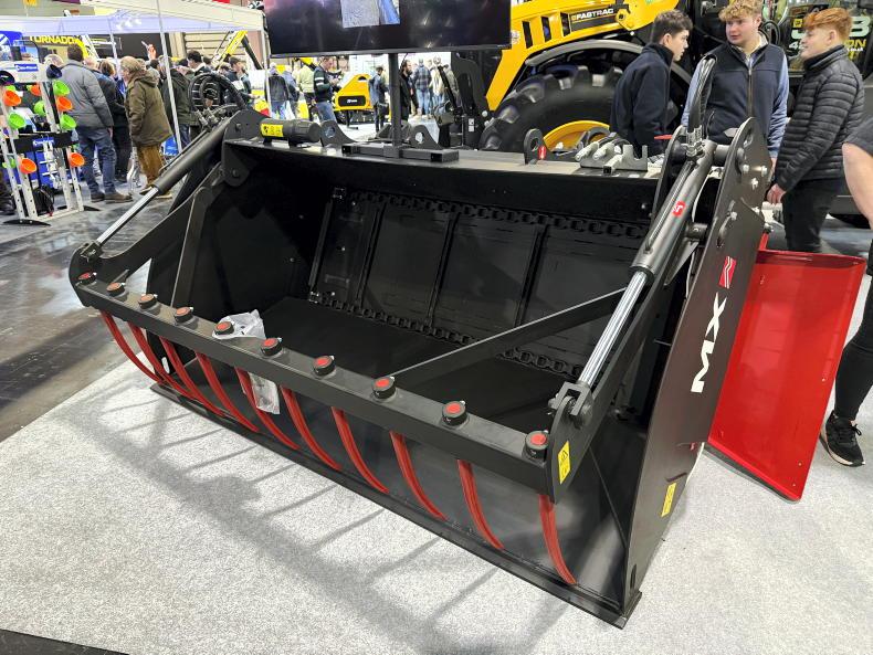 Lamma 2026: MX shows silage feeding bucket
