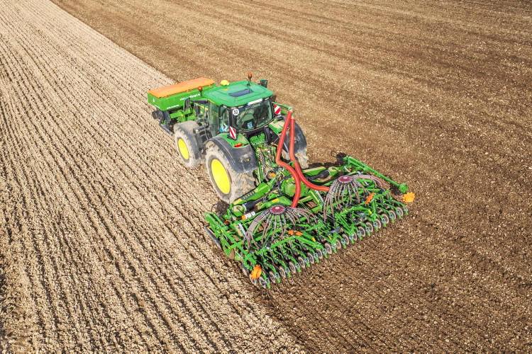 Amazone Avant delivers strength, speed and reliability in tough Irish conditions