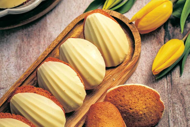 Easter table: sweet and savoury                                      