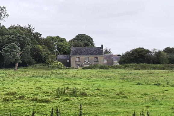 Grants of up to €5,000 for advice about traditional farm houses