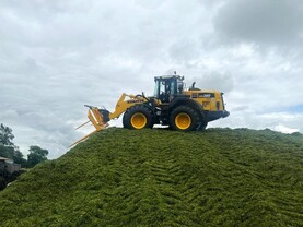 Limerick contractor moves to 20-tonne 250hp Komatsu loader